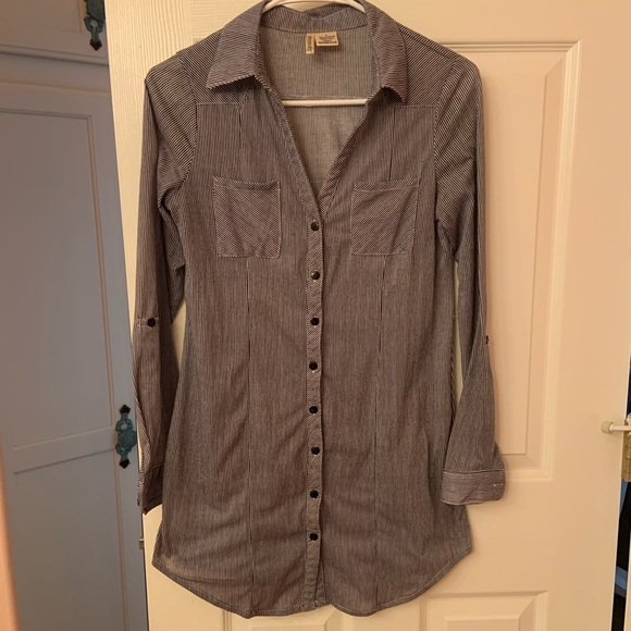 Extra long button up - Picture 1 of 4